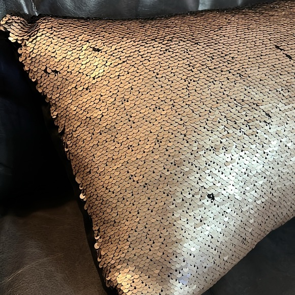 AVIVA STANOFF PILLOW - Picture 1 of 6